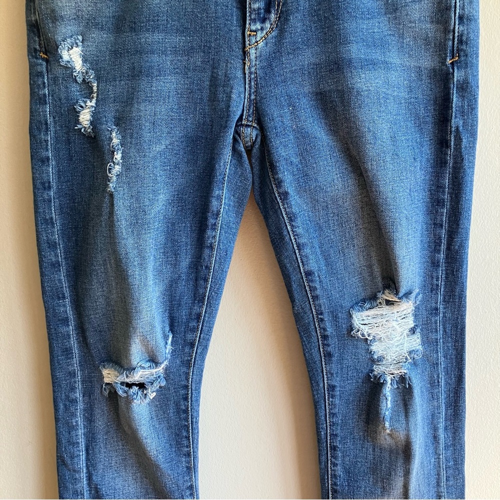 Anthropologie Pilcro Mid Rise Slim Boyfriend Crop Jeans Size 27 Distressed Denim - Picture 8 of 14